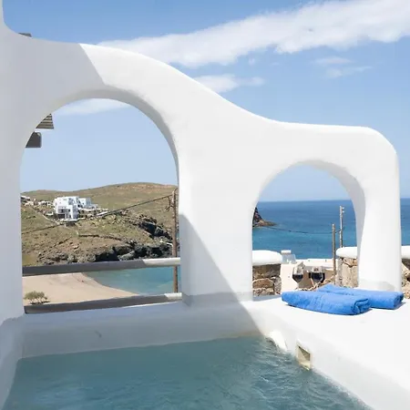 Beachfront House With 2 Hot Tubs *