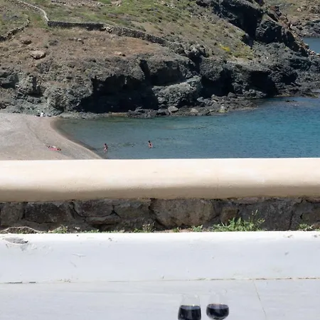 Ultramare Mykonos Beachfront House With 2 Outdoor Tubs بانورموس ميكونو